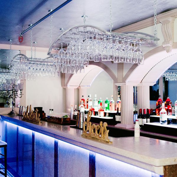 9 Unique Wedding Bar Ideas Featured Image